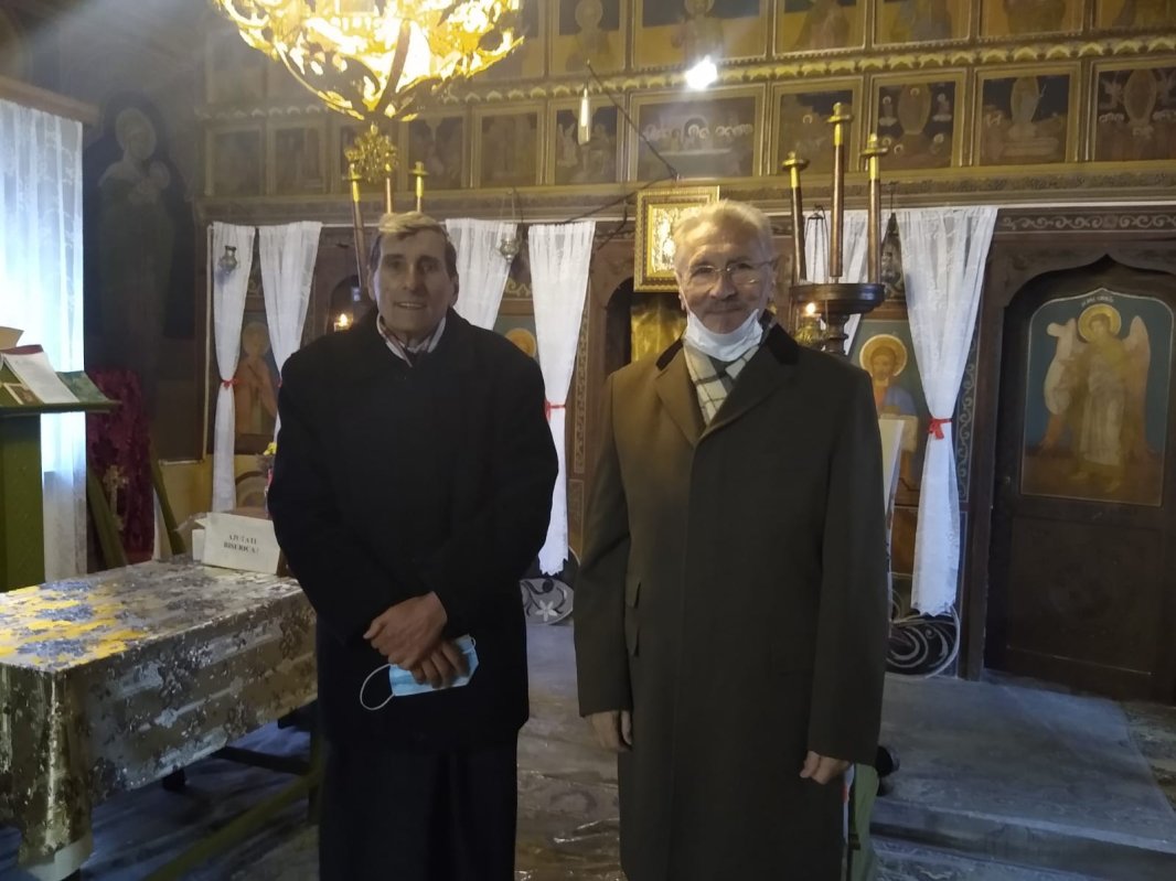 Fostul preşedinte Emil Constantinescu, la mormintele străbunilor din Mischii 192901