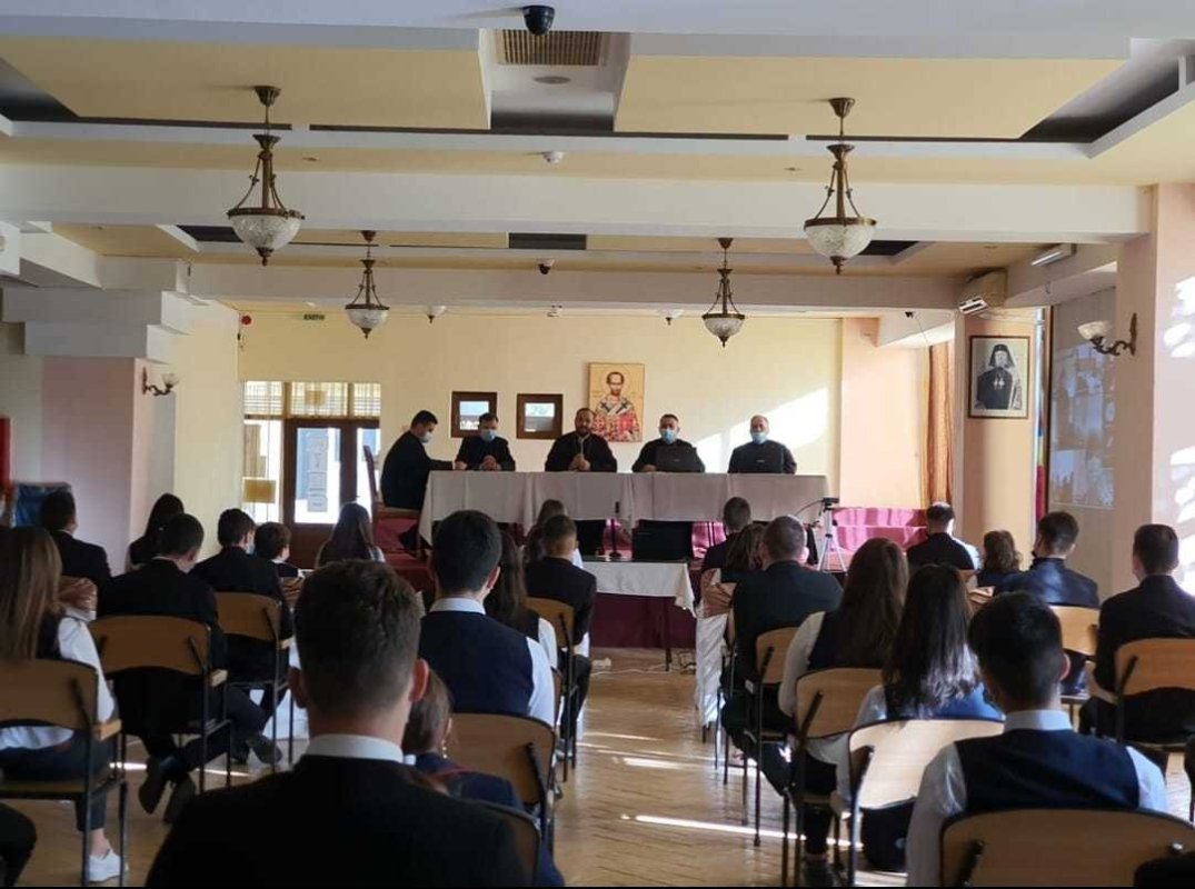 Hramul Seminarului Teologic „Sfântul Ioan Gură de Aur” din Târgoviște 192931