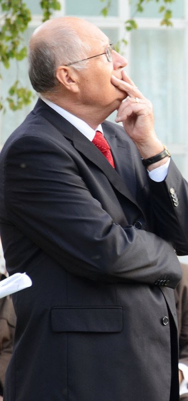 Scriitorul - martor al frumuseții și luminilor sufletului 193056