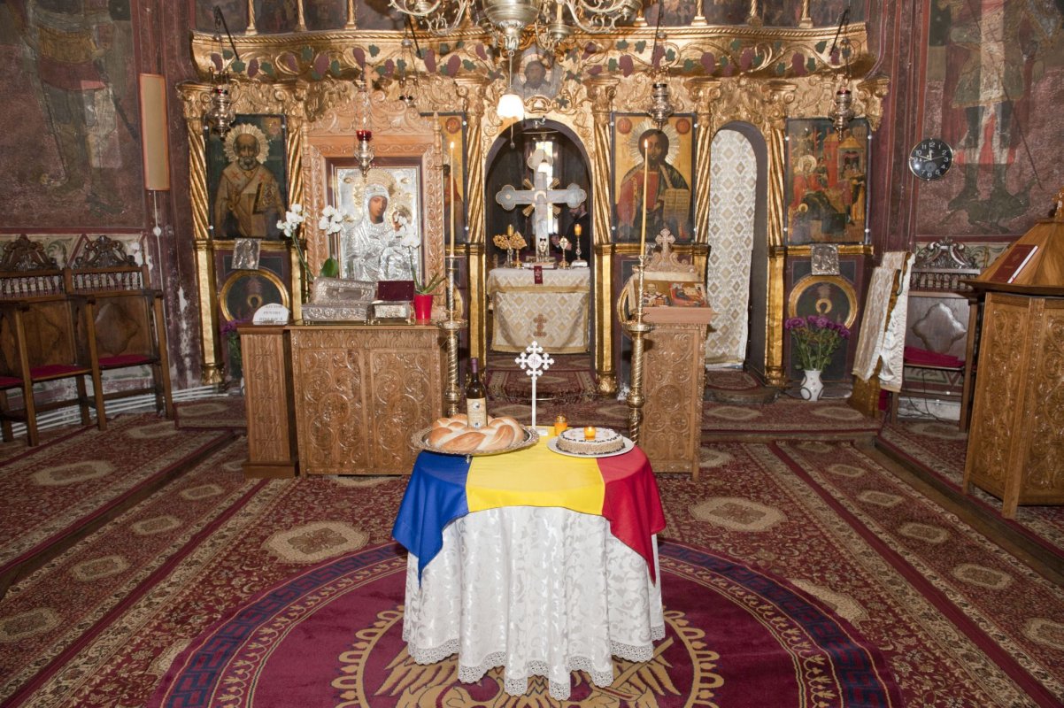 Pomenirea regelui Mihai la Mănăstirea Plumbuita din București 193104