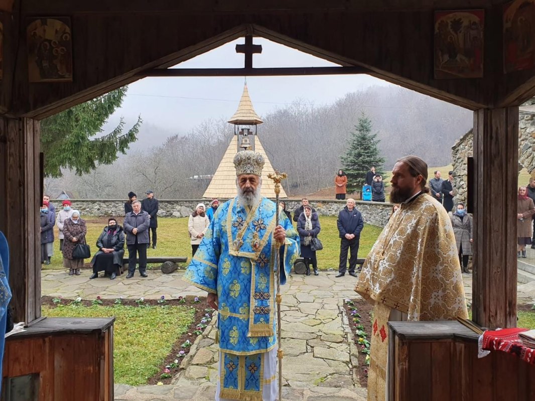 Liturghie arhierească la Mănăstirea „Sfânta Treime” de la Măgina, Alba 193419