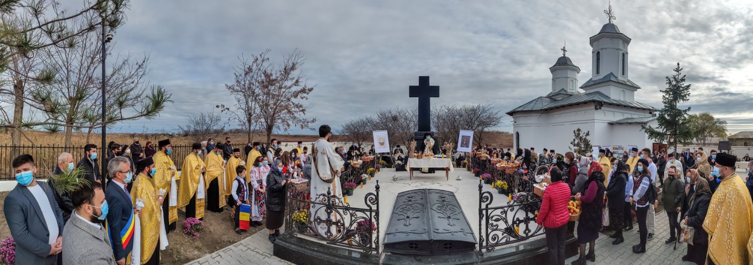 Candele nestinse la monumentele unor mari creştini, filantropi şi patrioţi 193457