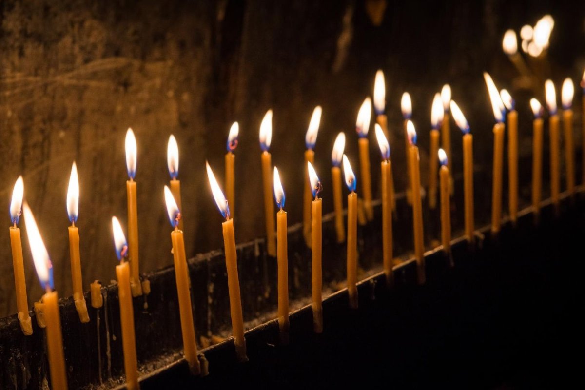 Purtarea de grijă față de cei adormiți - de la Parentalia antică la Pomenirea moșilor în Biserica creștină (IV) 193476