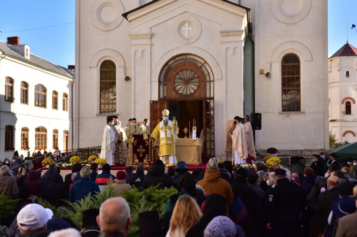Sărbătorirea hramului mănăstirii vâlcene Bistrița 193522