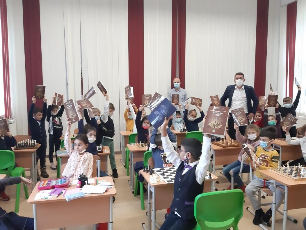 Ore de șah pentru școlarii mușatini de la Roman 193611