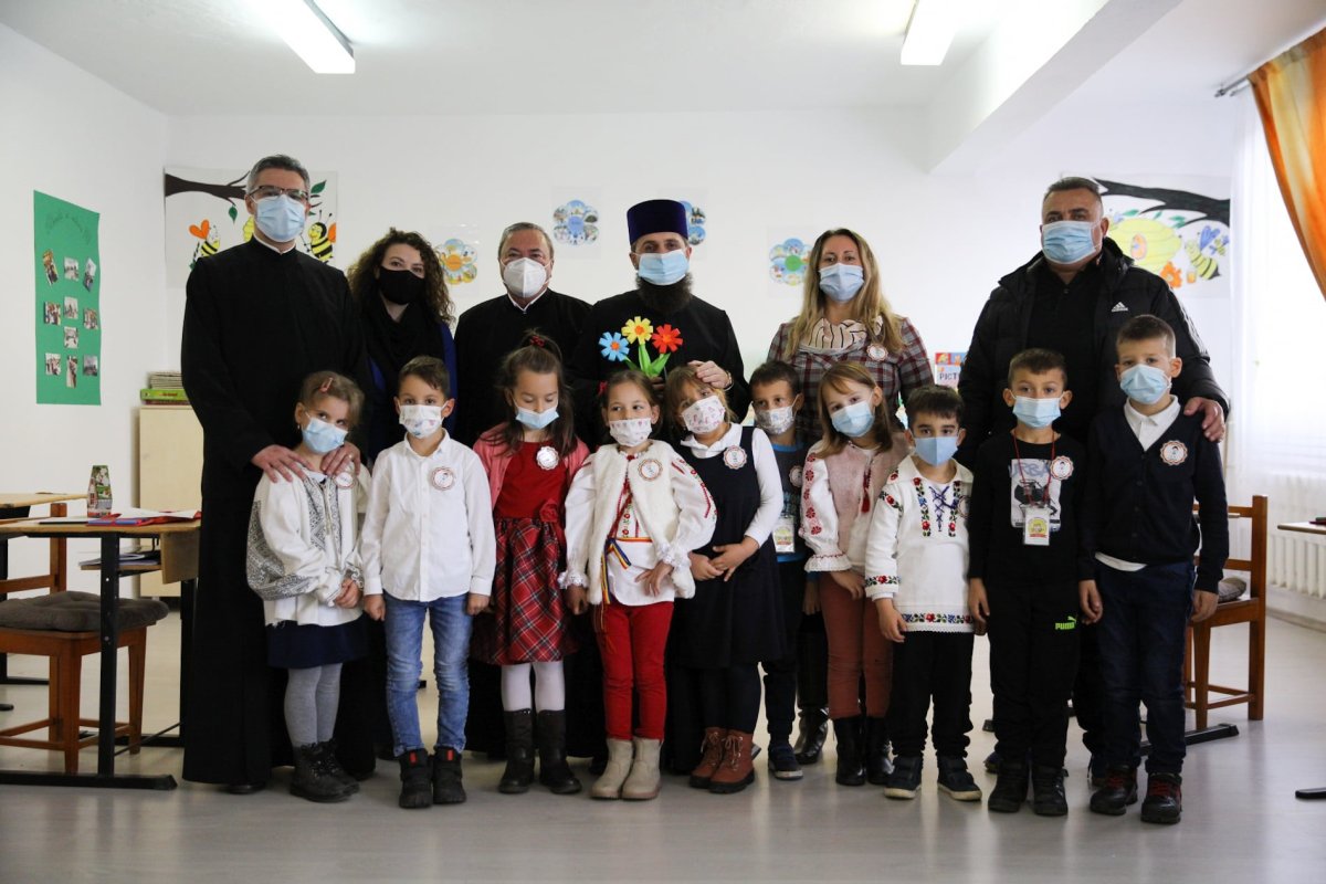 Vizită arhierească la Școala Primară „Sfântul Stelian” din Bistrița 193616