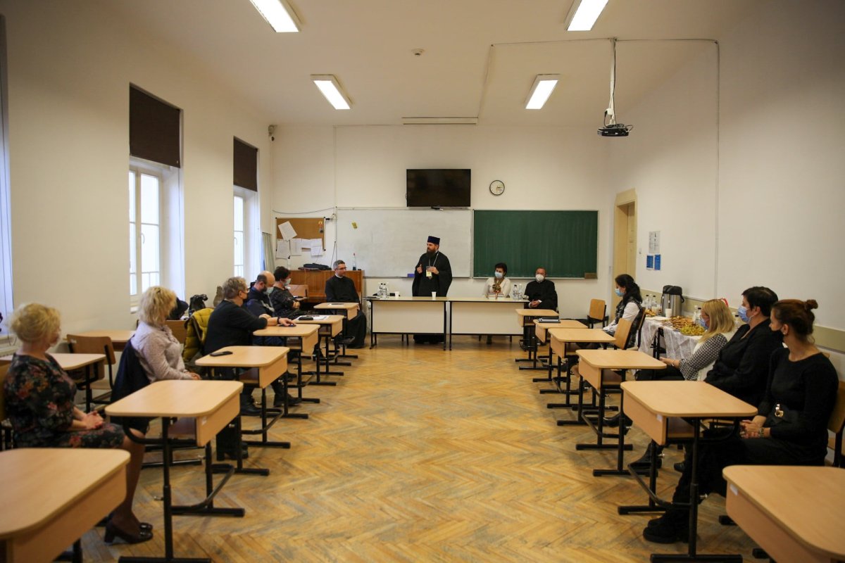 Vizită arhierească la Școala Primară „Sfântul Stelian” din Bistrița 193618