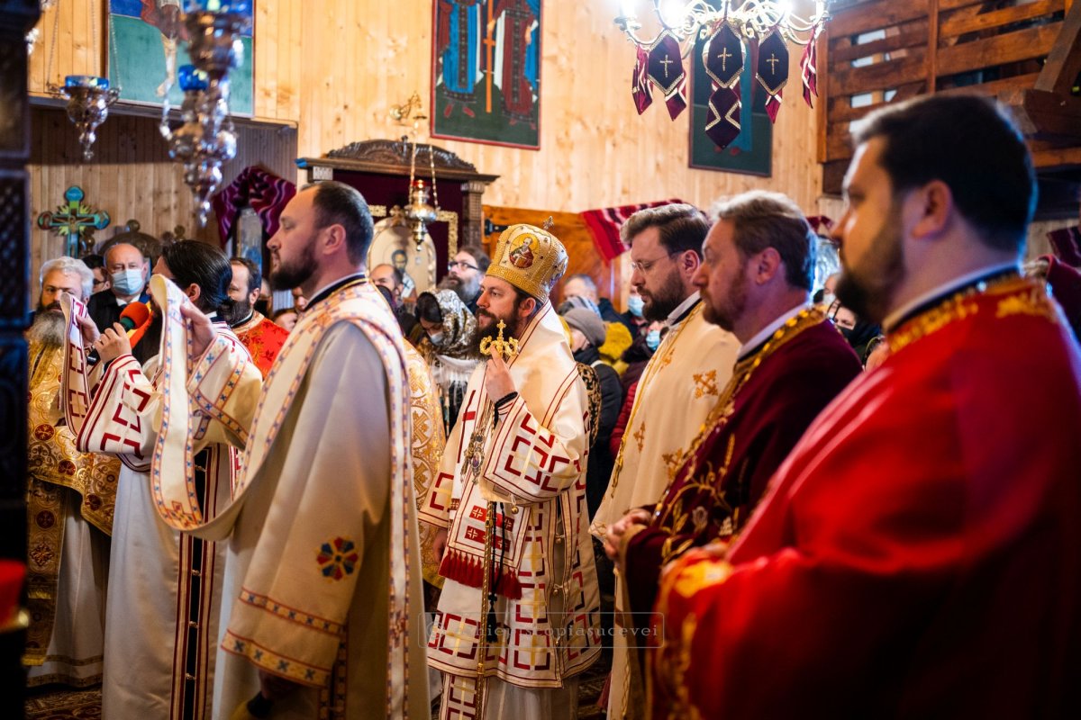 Binecuvântare arhierească la hramul Bisericii „Sfânta Mare Muceniță Ecaterina” Șcheia 193932