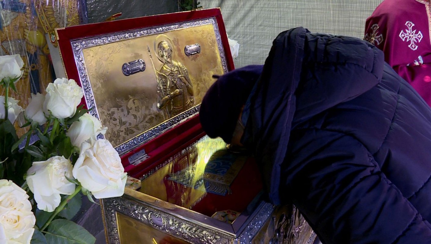 Prinos de laudă adus Sfântului Mercurie la biserica sa din cartierul bucureştean Titan 193923