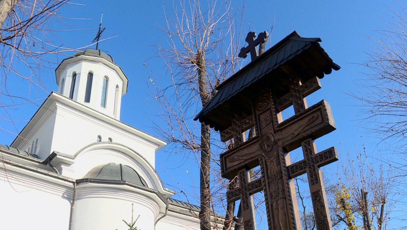 Prinos de laudă adus Sfântului Mercurie la biserica sa din cartierul bucureştean Titan 193924