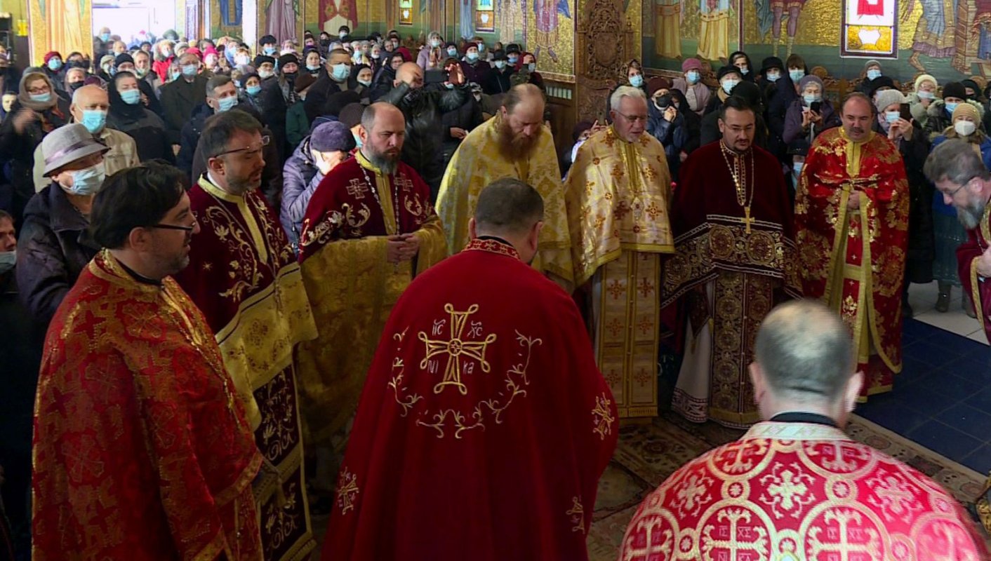 Prinos de laudă adus Sfântului Mercurie la biserica sa din cartierul bucureştean Titan 193926