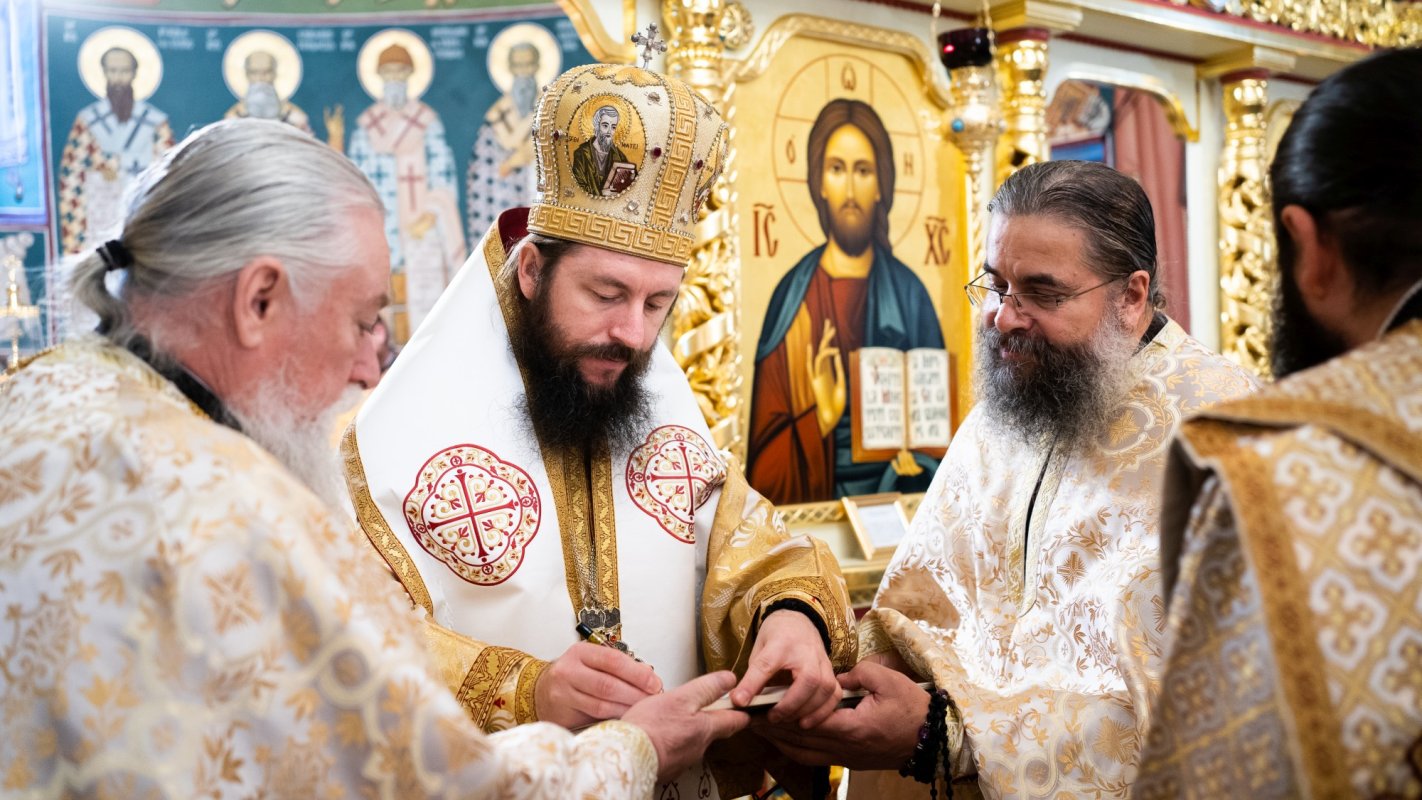 Binecuvântare arhierească la Mănăstirea Sihăstria Râșcăi 194270