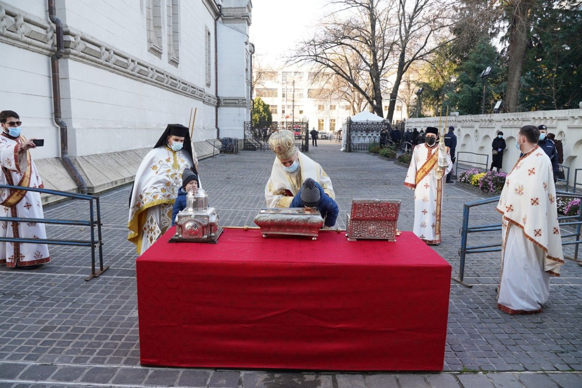 A început sărbătoarea Sfântului Apostol Andrei la Catedrala Arhiepicopală din Galaţi 194220