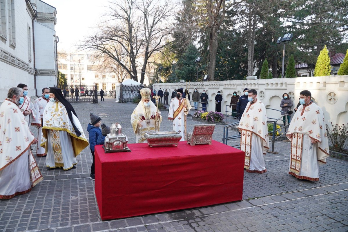 A început sărbătoarea Sfântului Apostol Andrei la Catedrala Arhiepicopală din Galaţi 194221