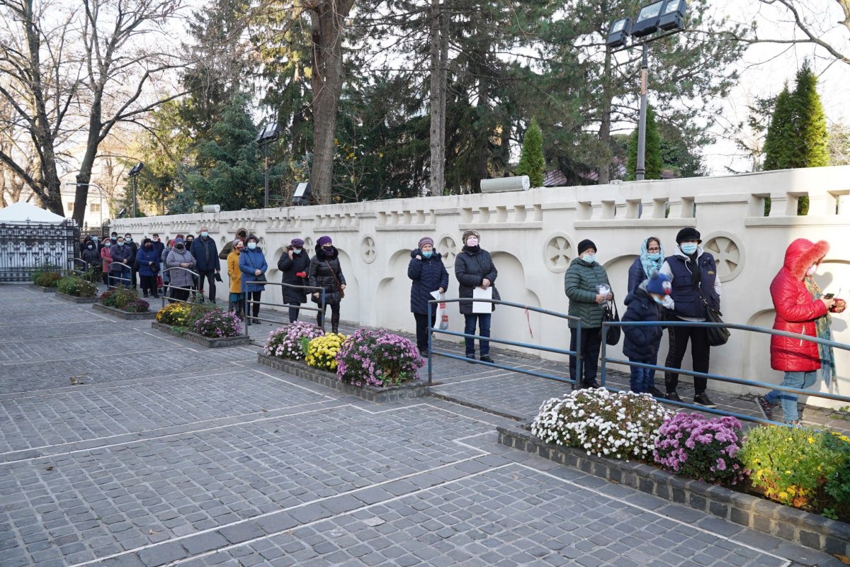 A început sărbătoarea Sfântului Apostol Andrei la Catedrala Arhiepicopală din Galaţi 194227