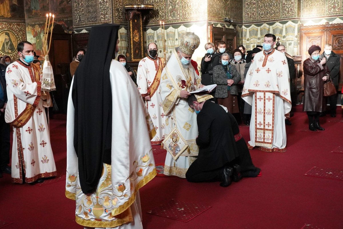 A început sărbătoarea Sfântului Apostol Andrei la Catedrala Arhiepicopală din Galaţi 194228