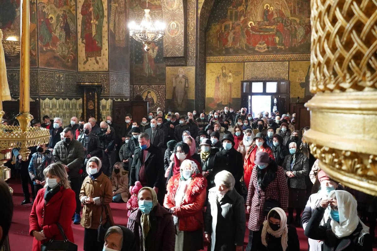 A început sărbătoarea Sfântului Apostol Andrei la Catedrala Arhiepicopală din Galaţi 194230