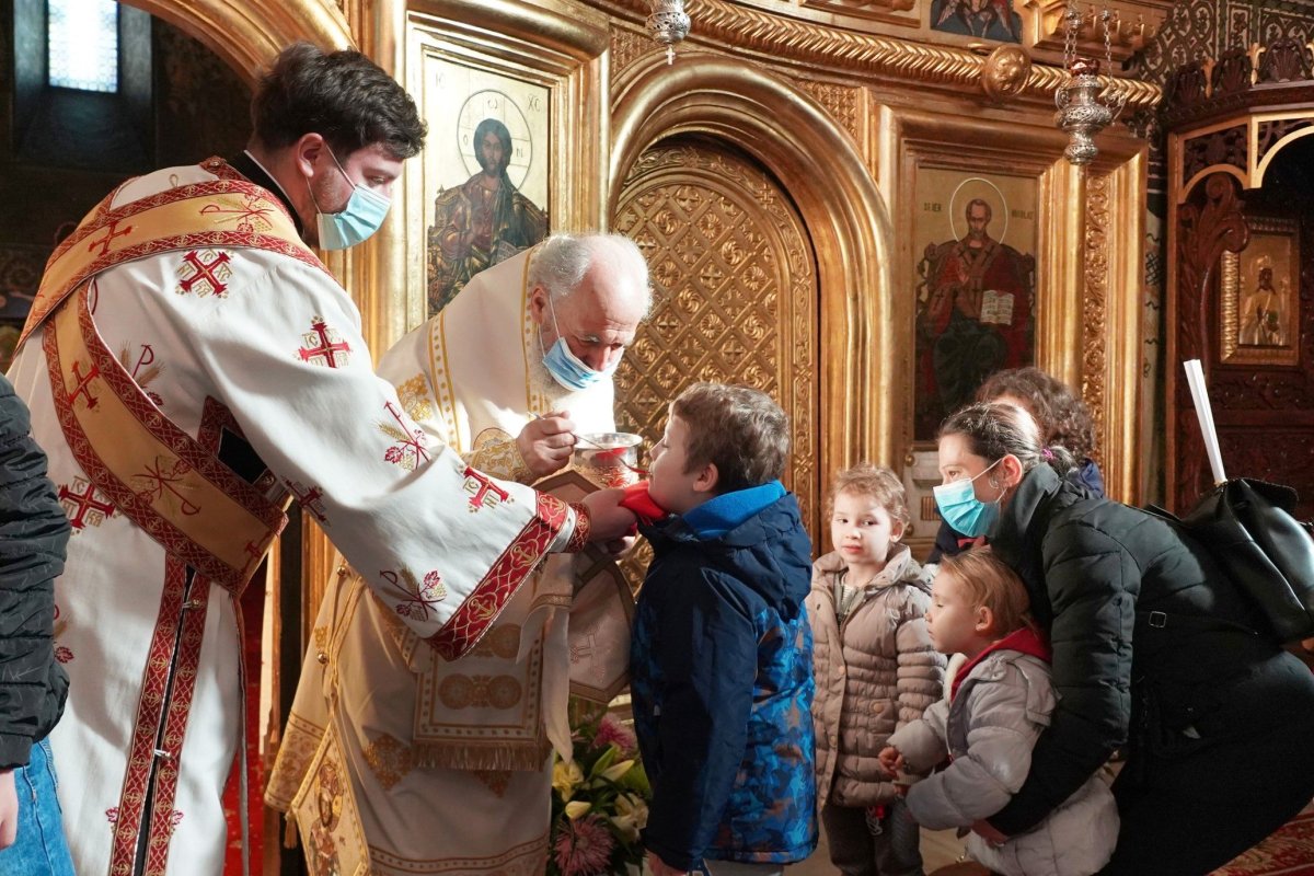 A început sărbătoarea Sfântului Apostol Andrei la Catedrala Arhiepicopală din Galaţi 194234