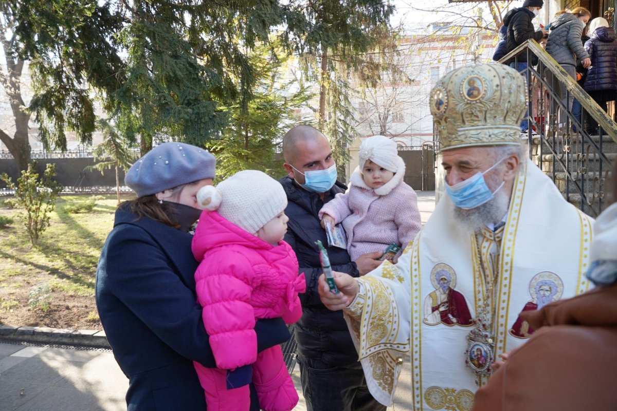A început sărbătoarea Sfântului Apostol Andrei la Catedrala Arhiepicopală din Galaţi 194238