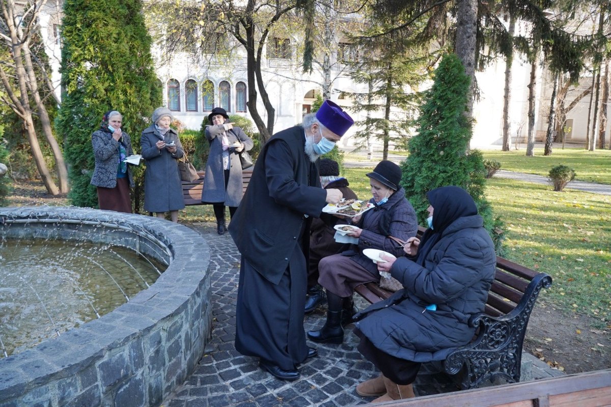 A început sărbătoarea Sfântului Apostol Andrei la Catedrala Arhiepicopală din Galaţi 194241