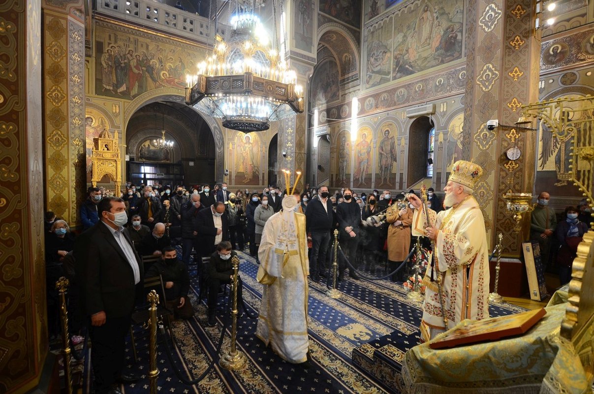 Hirotonii în Duminica a 30-a după Rusalii la Târgoviște  194255