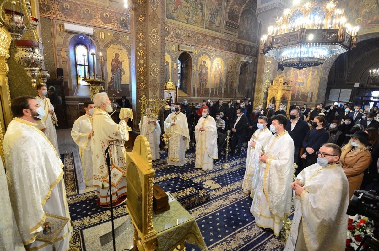 Hirotonii în Duminica a 30-a după Rusalii la Târgoviște  194257