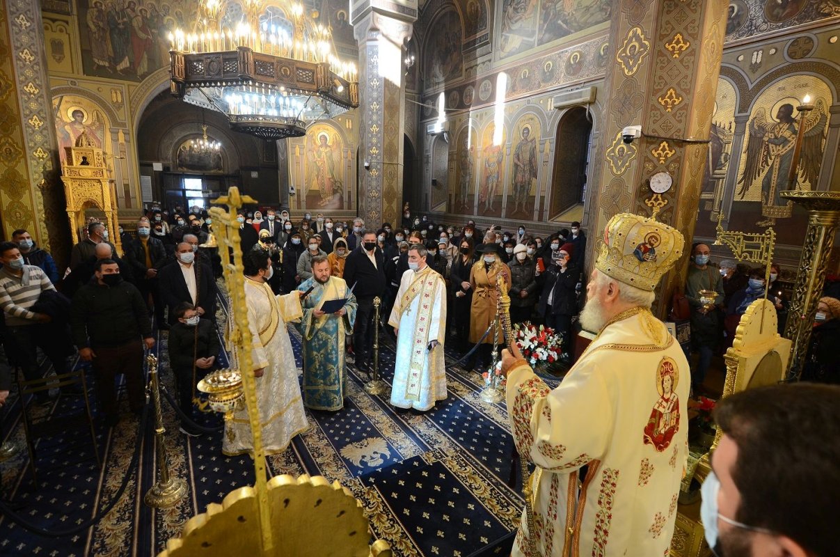 Hirotonii în Duminica a 30-a după Rusalii la Târgoviște  194258