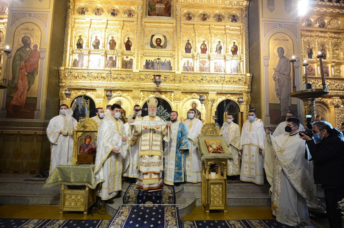 Hirotonii în Duminica a 30-a după Rusalii la Târgoviște  194260