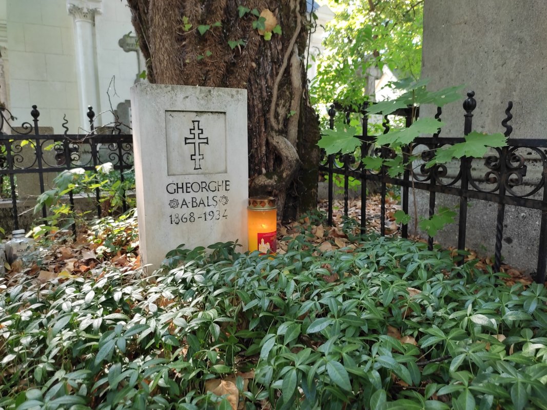 Morminte ale unor personalități implicate în istoria edificării Catedralei Naţionale 194280