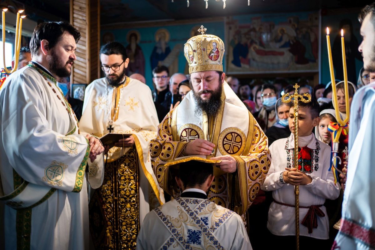 Liturghie arhierească la Fălticeni 194701