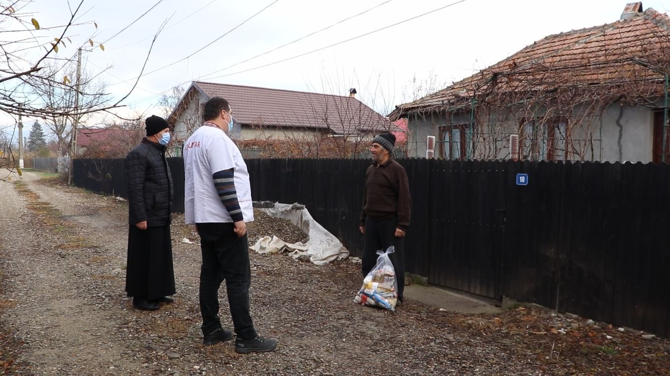 33 de familii prahovene sprijinite de voluntarii Paraclisului Catedralei Naționale 194407