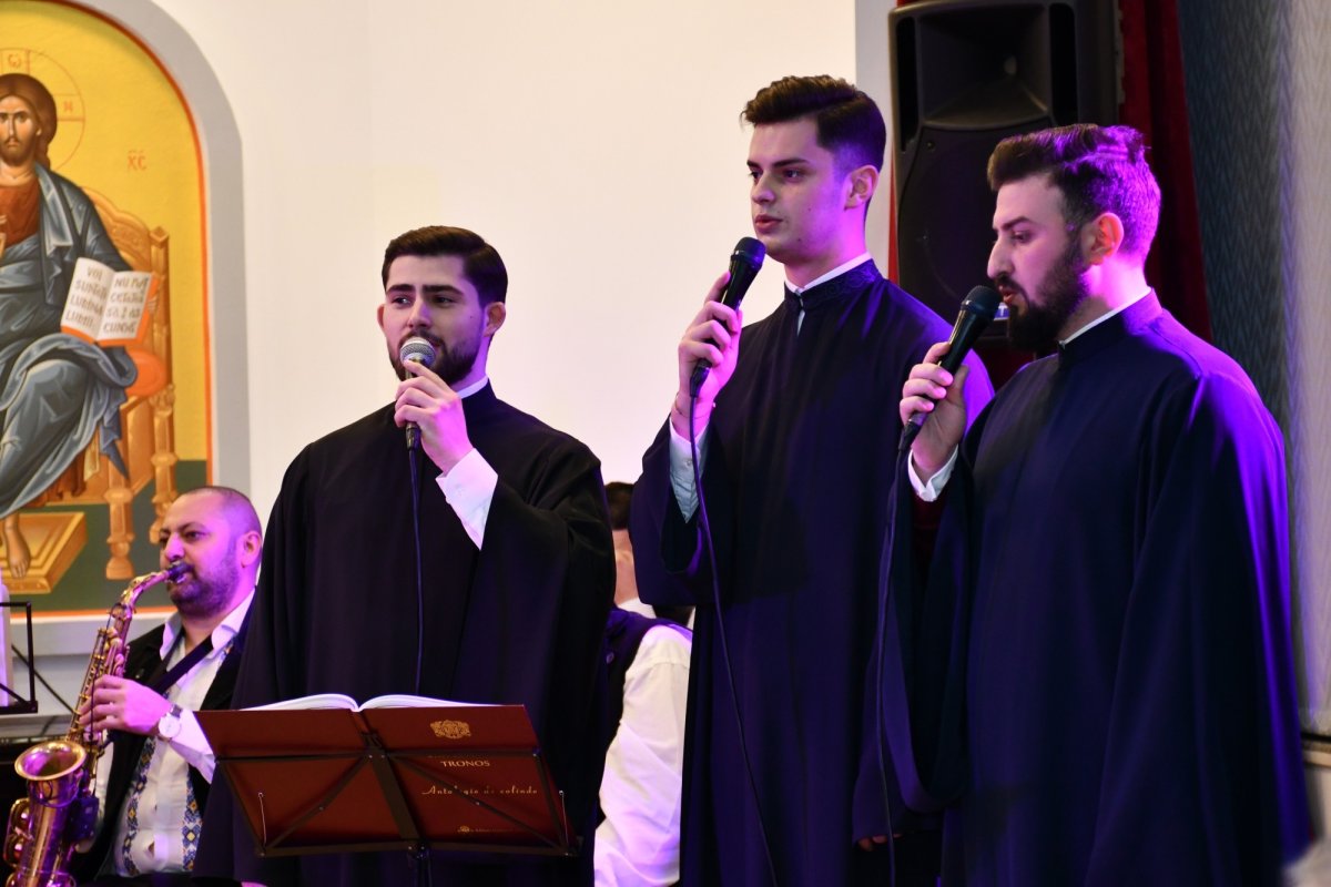 Concert de colinde și muzică tradițională la Centrul eparhial din Caransebeș 195077