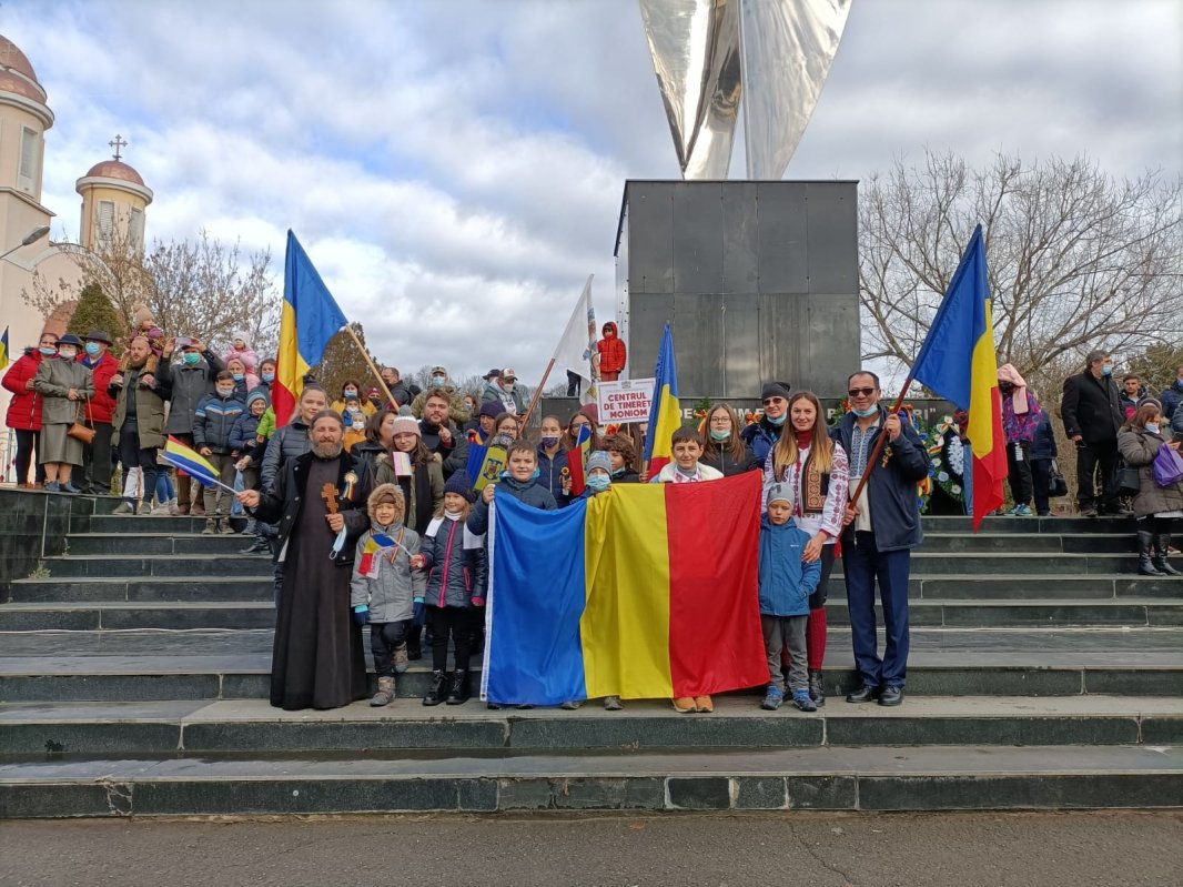 Credința și patriotismul - valori pentru copiii de la „Școala Sufletului” 195084