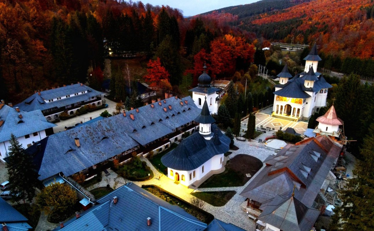 Mănăstirea Sihăstria îi pomenește mâine pe cei trei mari duhovnici pe care i-a dat României 195054