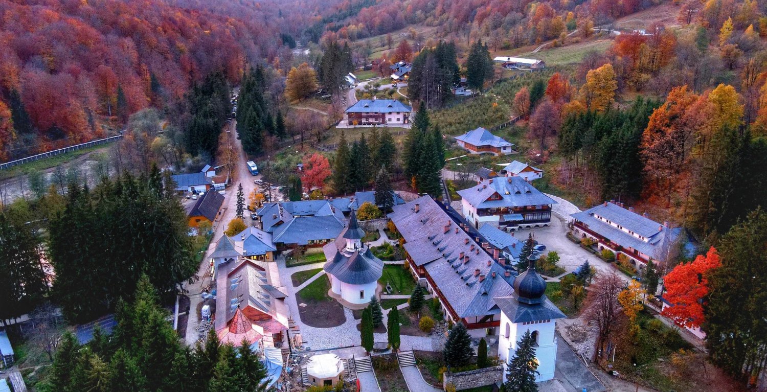 Mănăstirea Sihăstria îi pomenește mâine pe cei trei mari duhovnici pe care i-a dat României 195056