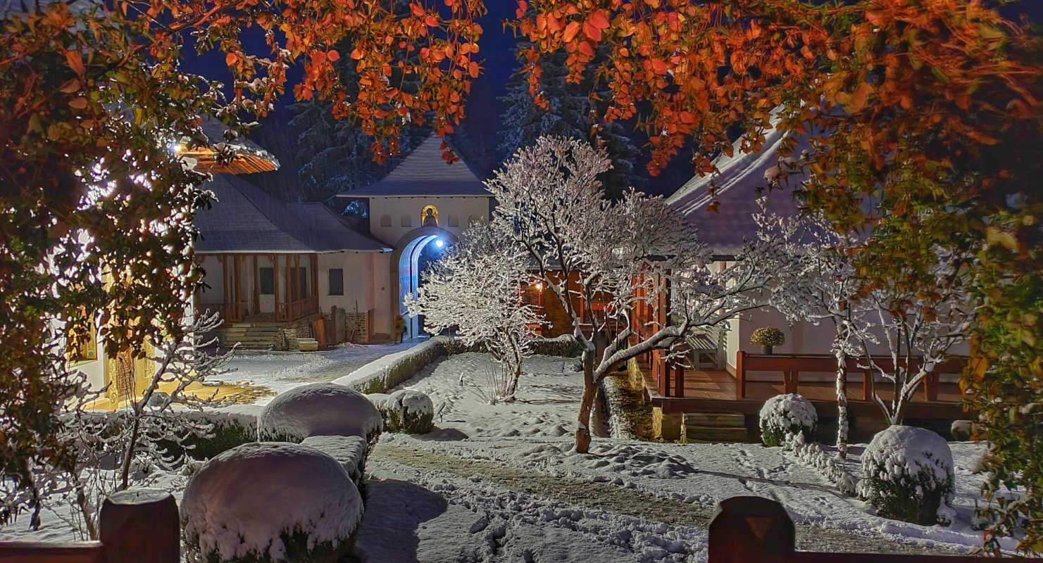 Mănăstirea Sihăstria îi pomenește mâine pe cei trei mari duhovnici pe care i-a dat României 195194