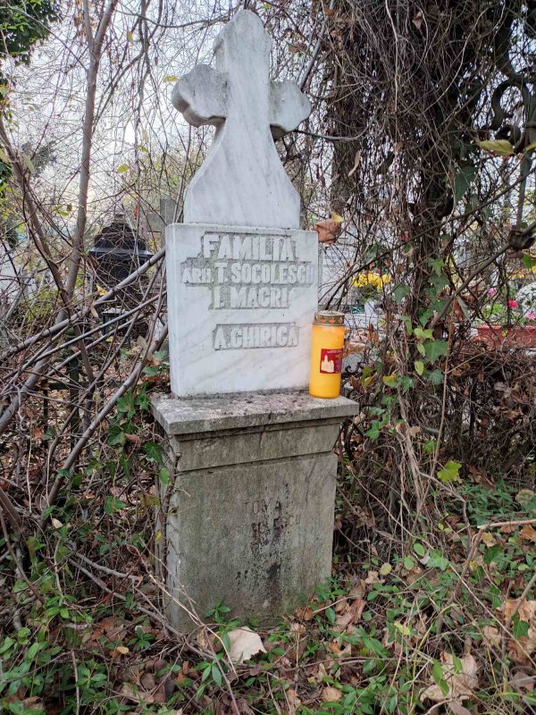 Morminte ale unor personalități implicate în istoria edificării Catedralei Naţionale 194976