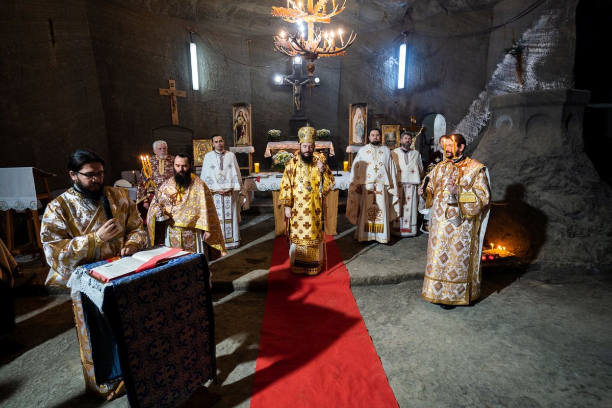 Slujire arhierească în capela Sfintei Mucenițe Varvara din Salina Cacica 195241