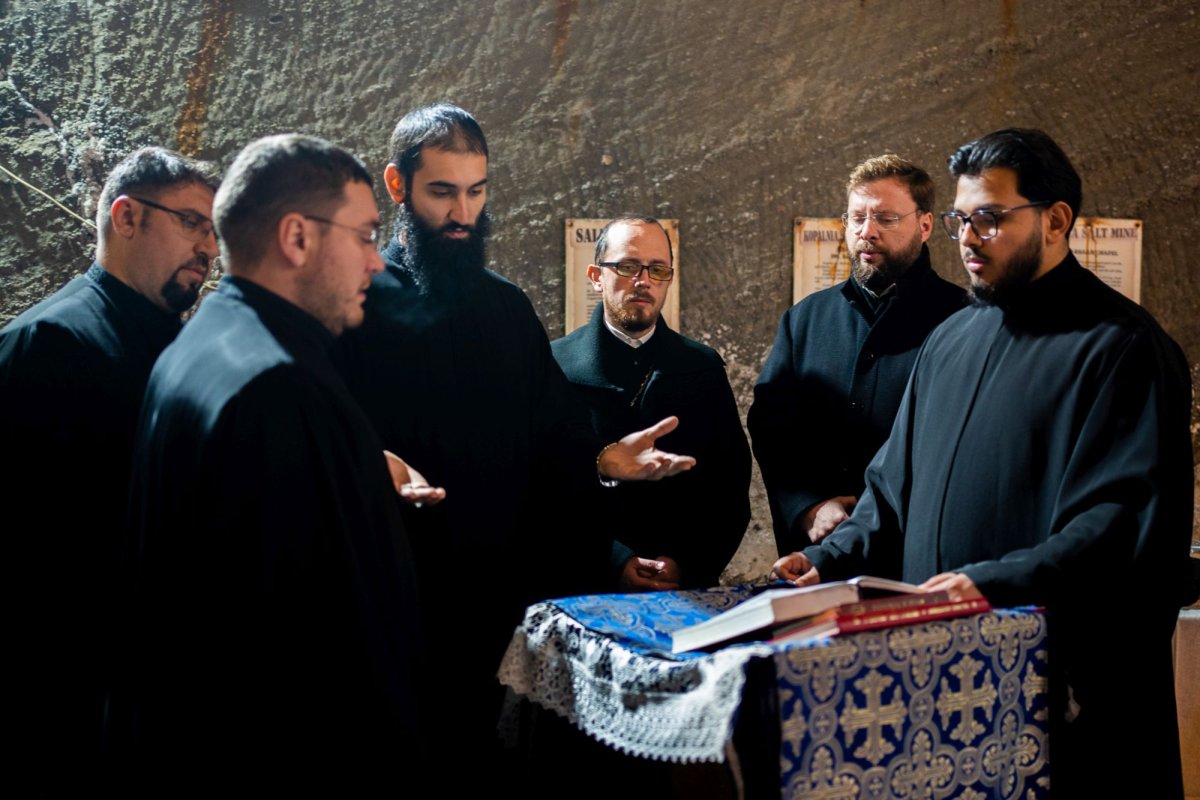 Slujire arhierească în capela Sfintei Mucenițe Varvara din Salina Cacica 195244