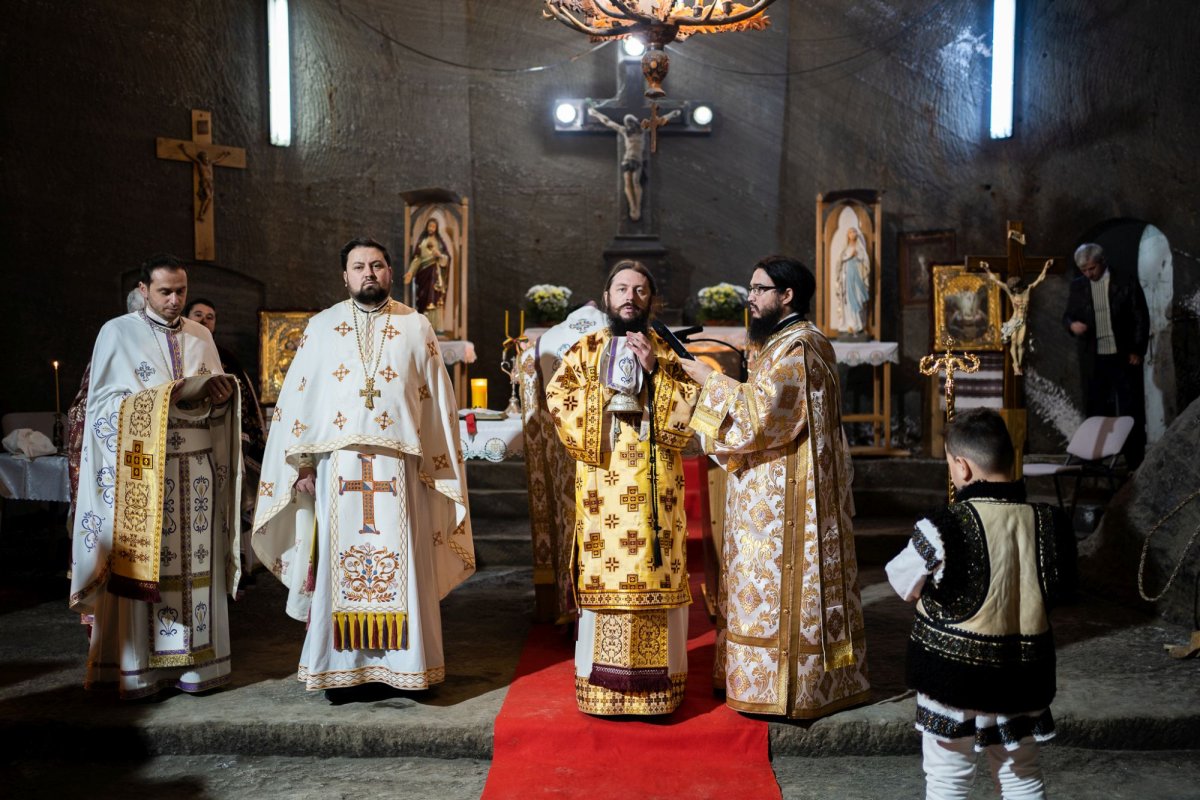 Slujire arhierească în capela Sfintei Mucenițe Varvara din Salina Cacica 195245