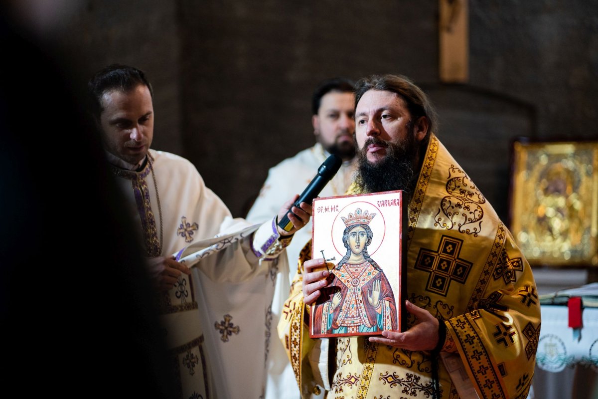 Slujire arhierească în capela Sfintei Mucenițe Varvara din Salina Cacica 195247