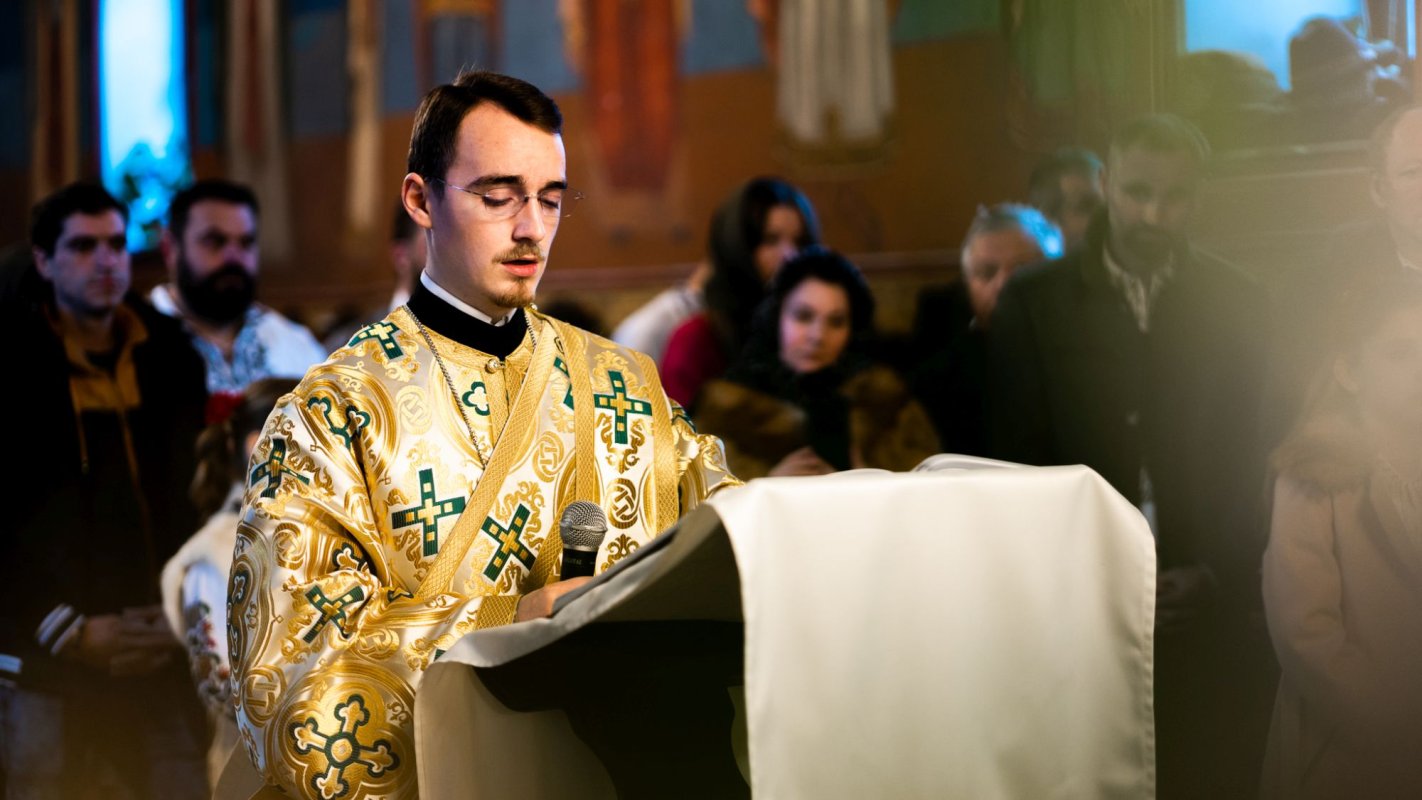 Liturghie arhierească la Parohia „Sfântul Ierarh Nicolae” din Salcea, în ajunul hramului 195342