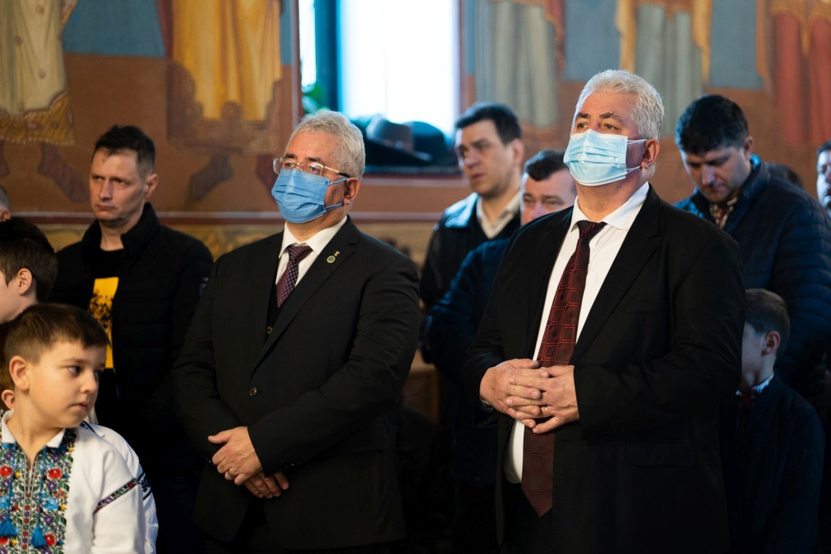 Liturghie arhierească la Parohia „Sfântul Ierarh Nicolae” din Salcea, în ajunul hramului 195350