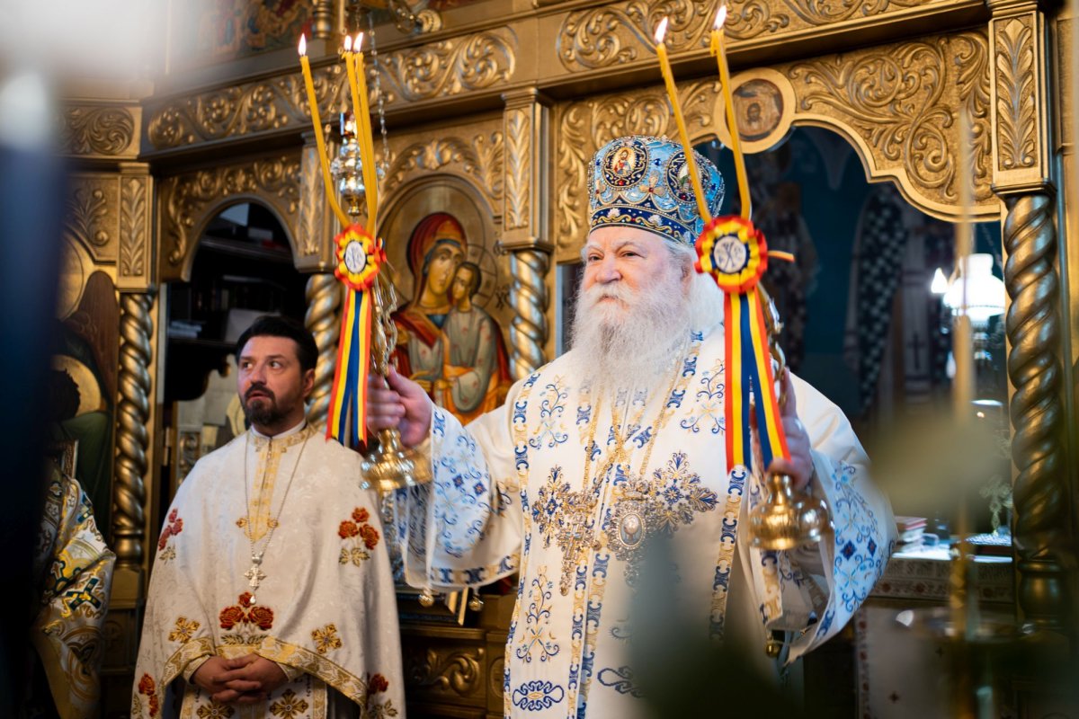 Liturghie arhierească la Parohia „Sfântul Ierarh Nicolae” din Salcea, în ajunul hramului 195354