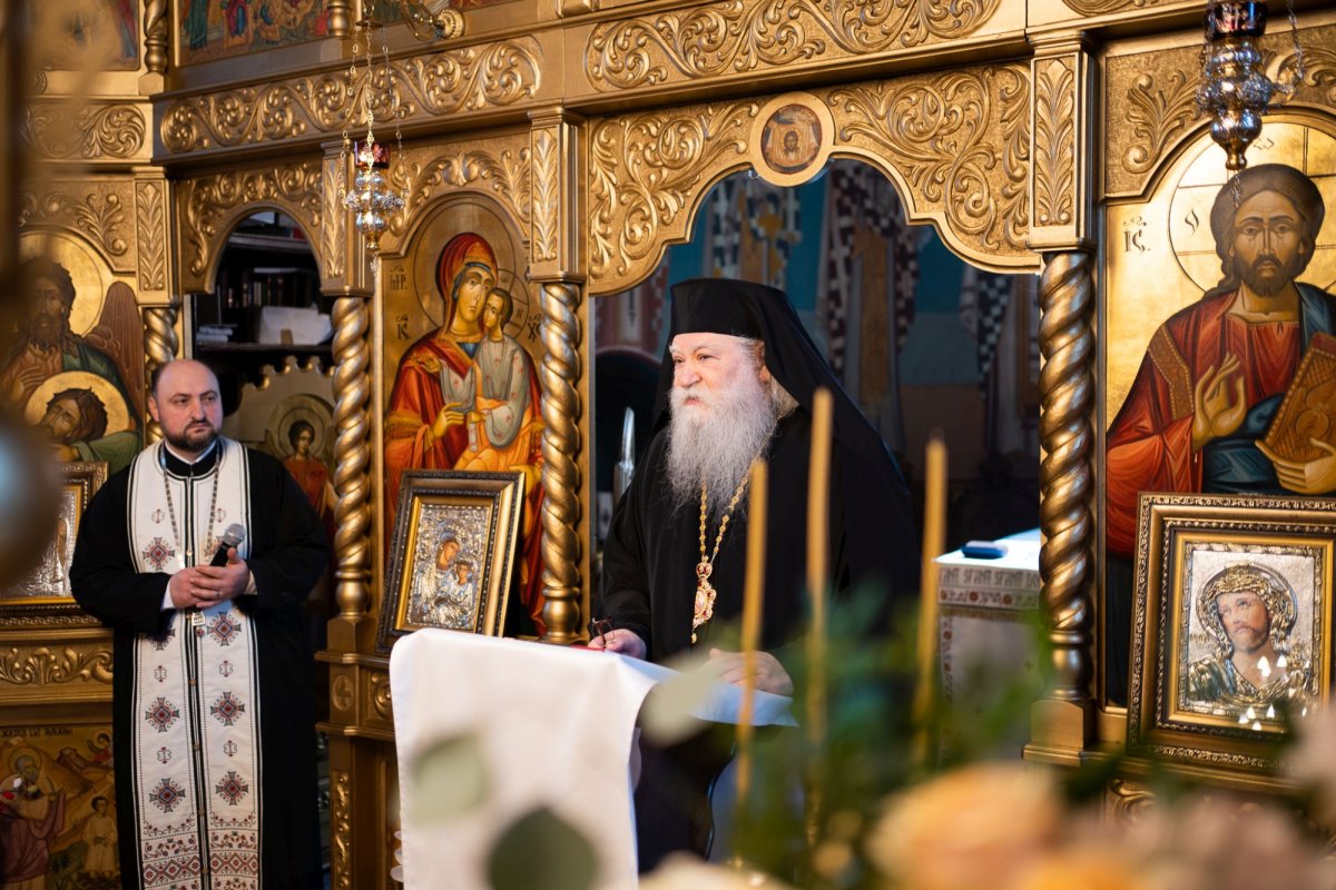 Liturghie arhierească la Parohia „Sfântul Ierarh Nicolae” din Salcea, în ajunul hramului 195355