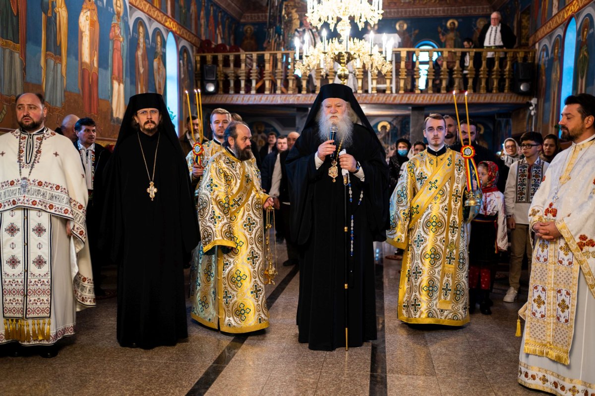 Liturghie arhierească la Parohia „Sfântul Ierarh Nicolae” din Salcea, în ajunul hramului 195359