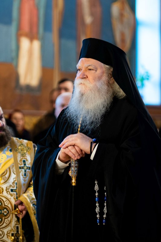 Liturghie arhierească la Parohia „Sfântul Ierarh Nicolae” din Salcea, în ajunul hramului 195360