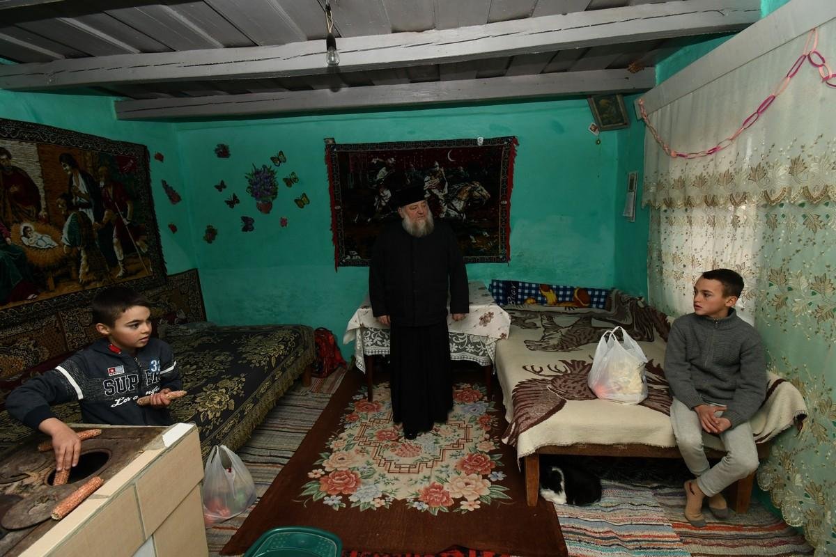 Campania „Daruri în cinstea Pruncului Iisus” a Mănăstirii Hadâmbu, în comuna Andrieșeni 195403