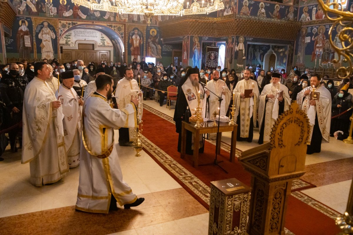 Liturghie și rugăciune de pomenire la Biserica „Sfânta Vineri” din Capitală 195564