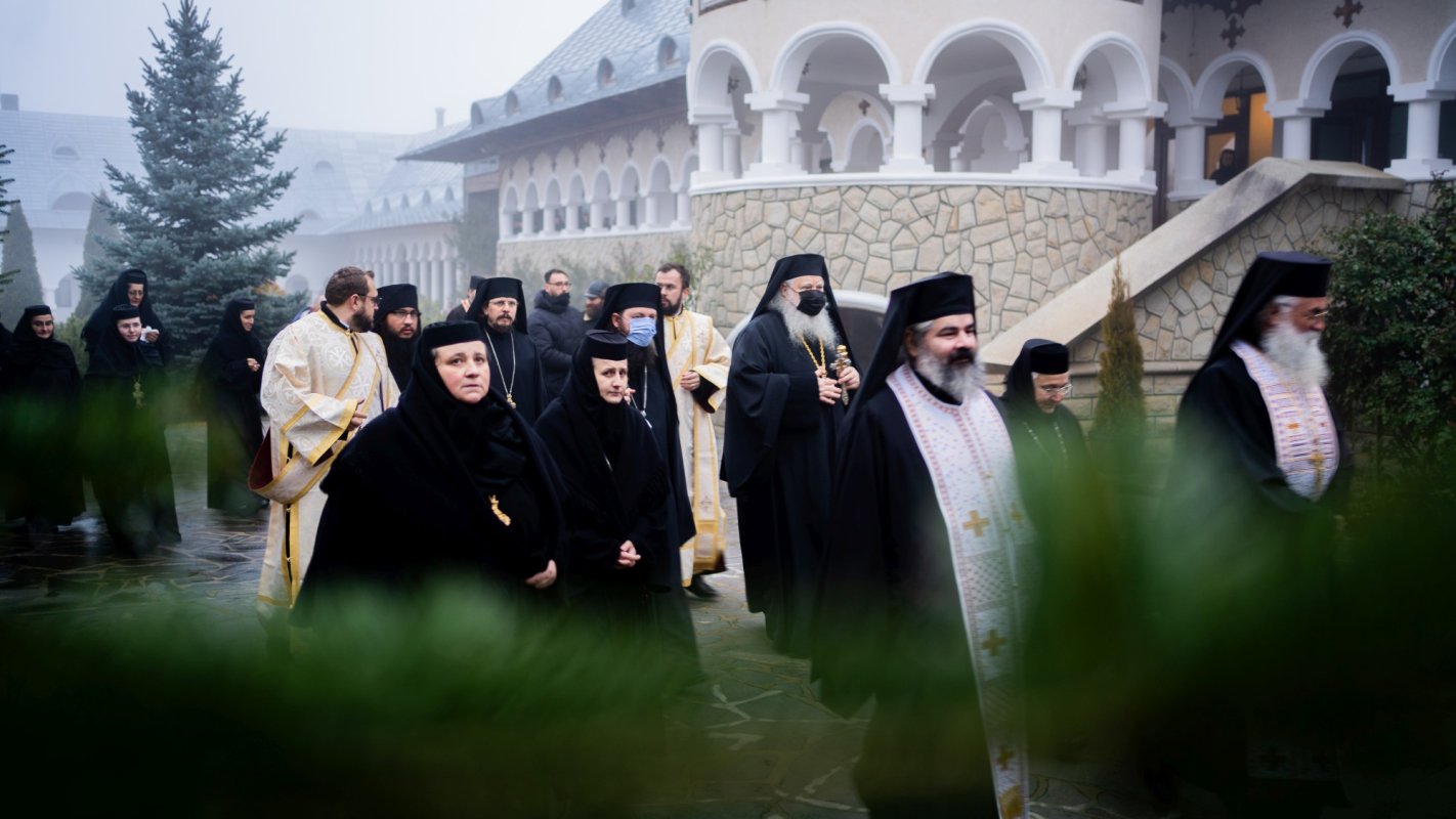 Binecuvântarea prescurăriei din incinta mănăstirii sucevene Cămârzani 195634